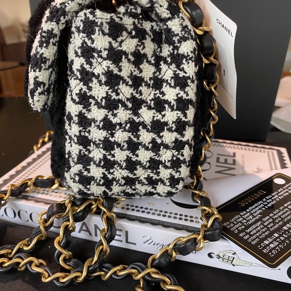 ‼️SOLD‼️Chanel River Tweed Crossbody Houndstooth - Picture 7 of 15